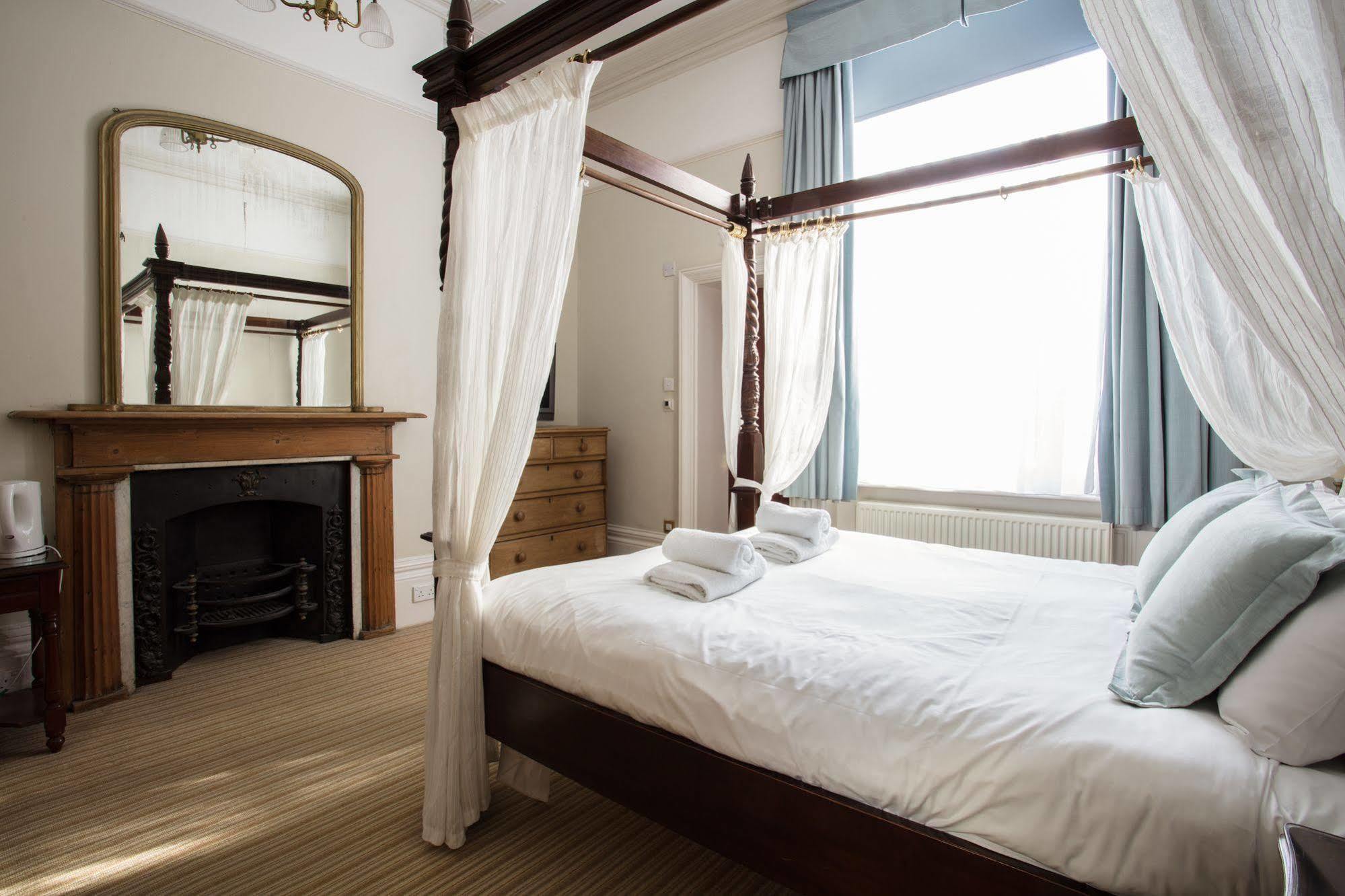 Bed & Breakfast House