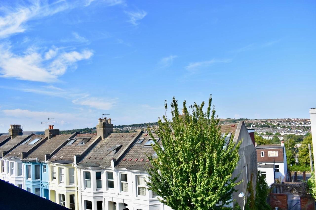 Apartment Bright 2 Bedroom House In *