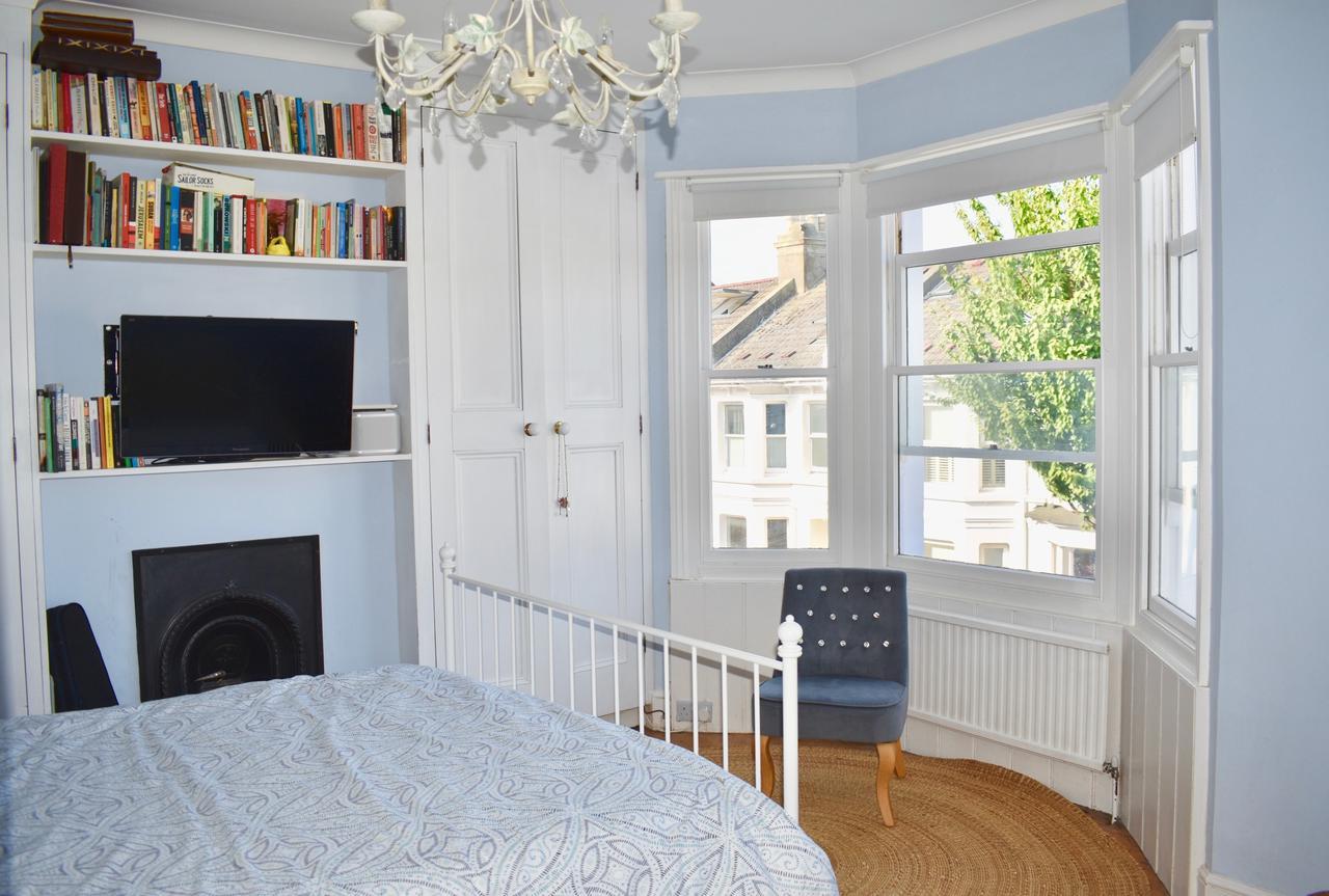 Apartment Bright 2 Bedroom House In *