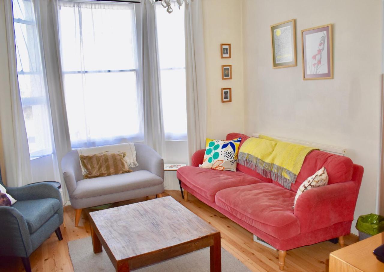 Apartment Bright 2 Bedroom House In