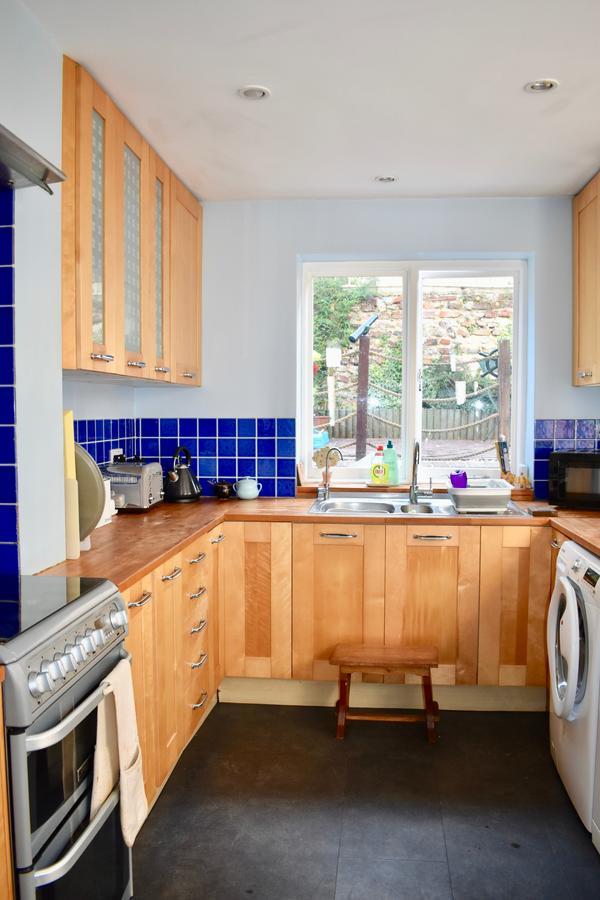 Bright 2 Bedroom House In