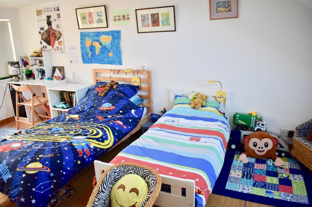 Bright 2 Bedroom House In Apartment *