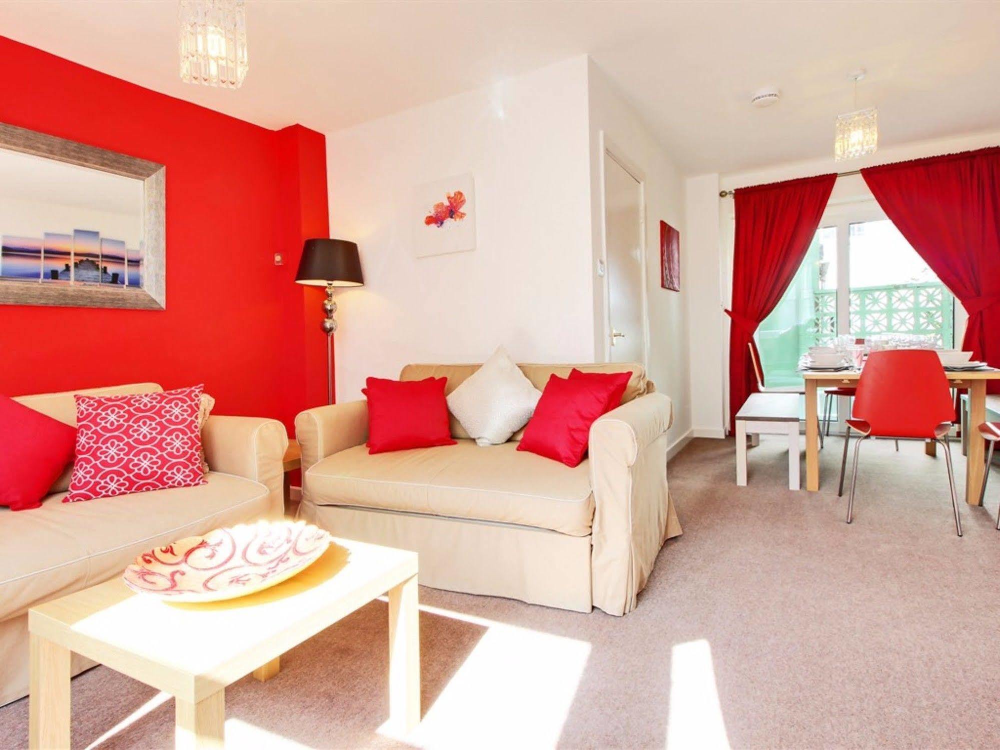 Best Location,4-Br House,Churchill Square Car Park & Sea-2 Min, Brighton Conference Centre 3 Min, Shops, Restaurants, I-360, Pier - Walking Distance * Brighton