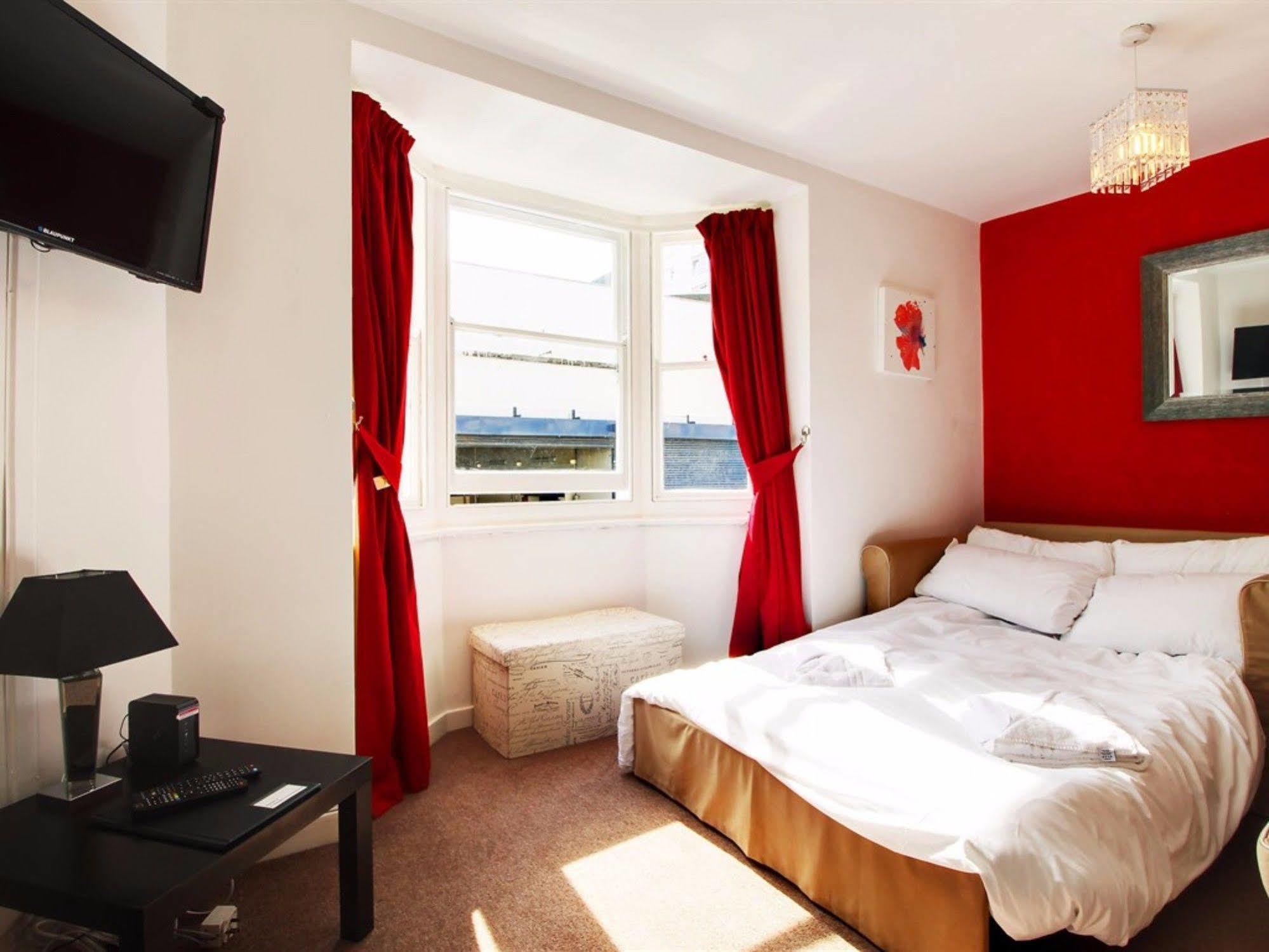 Best Location,4-Br House,Churchill Square Car Park & Sea-2 Min, Brighton Conference Centre 3 Min, Shops, Restaurants, I-360, Pier - Walking Distance Brighton