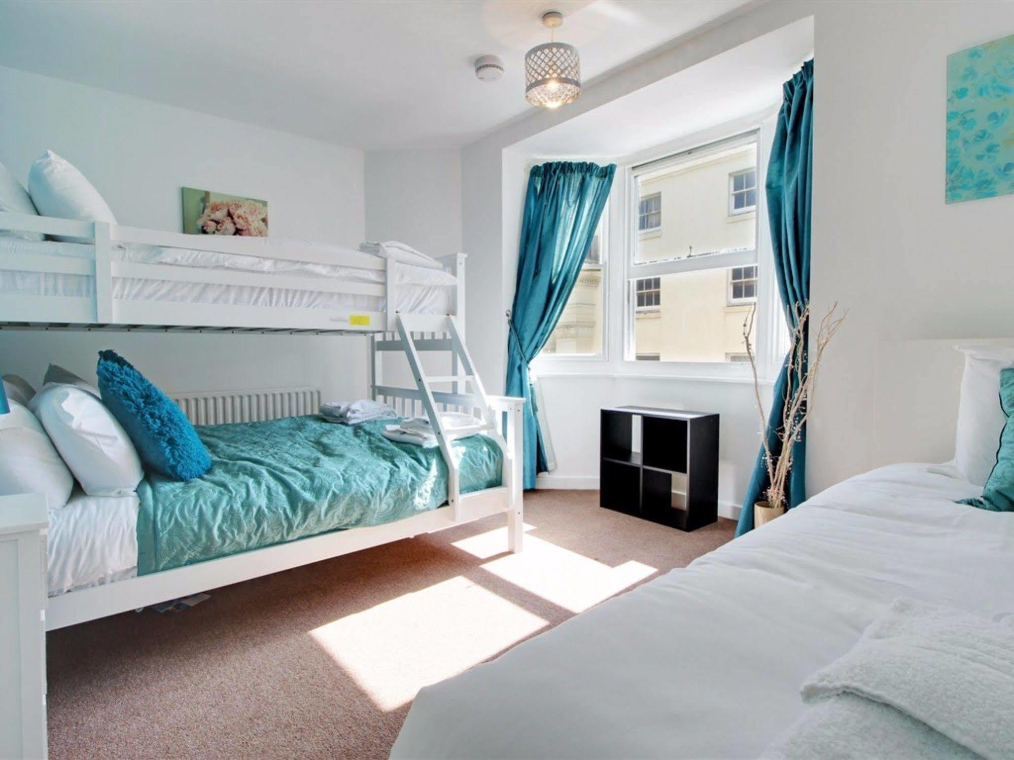 Best Location,4-Br House,Churchill Square Car Park & Sea-2 Min, Brighton Conference Centre 3 Min, Shops, Restaurants, I-360, Pier - Walking Distance Apartment Brighton