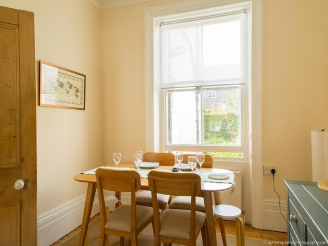 Classic Victorian House Sleeps 8 In East * Brighton