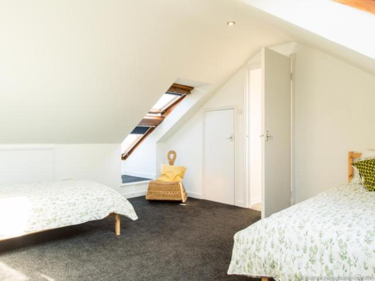Classic Victorian House Sleeps 8 In East Brighton