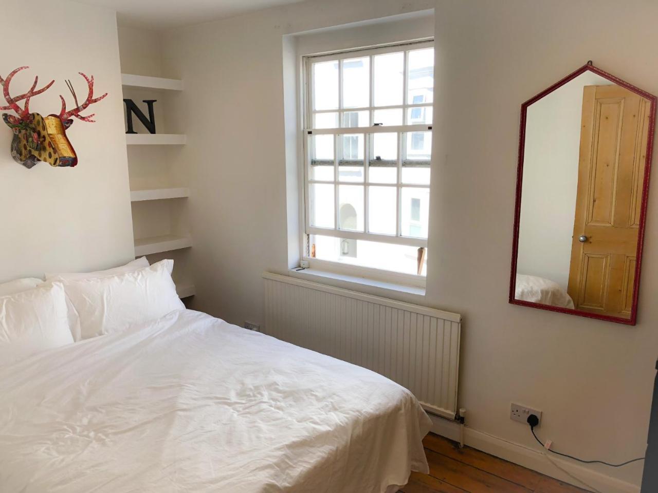 Terraced Kemptown House With A Balcony By The Sea Brighton