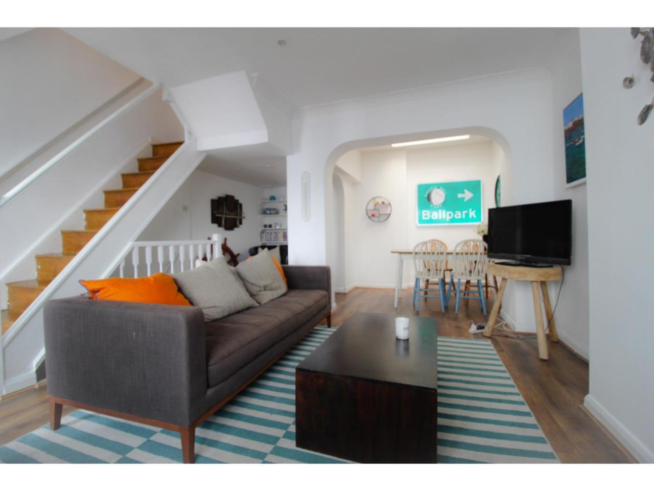 Terraced Kemptown House With A Balcony By The Sea Apartment *