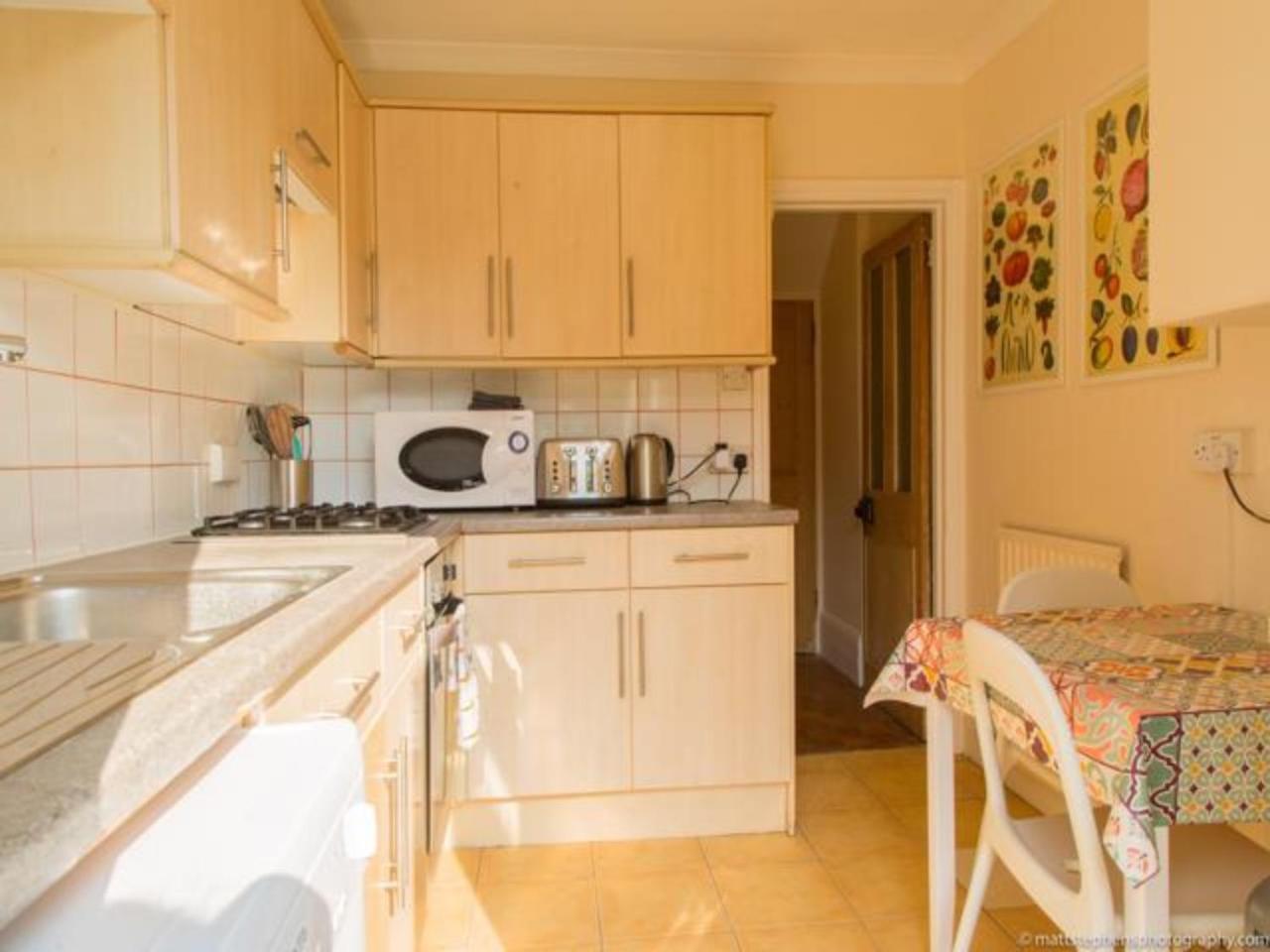 Classic Victorian House Sleeps 8 In East Apartment Brighton