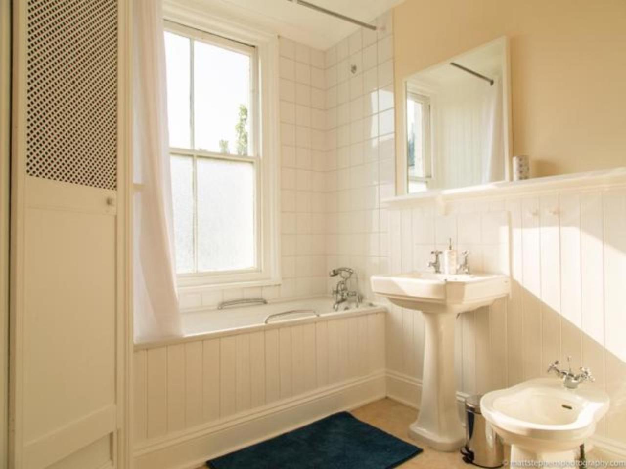 Classic Victorian House Sleeps 8 In East Apartment