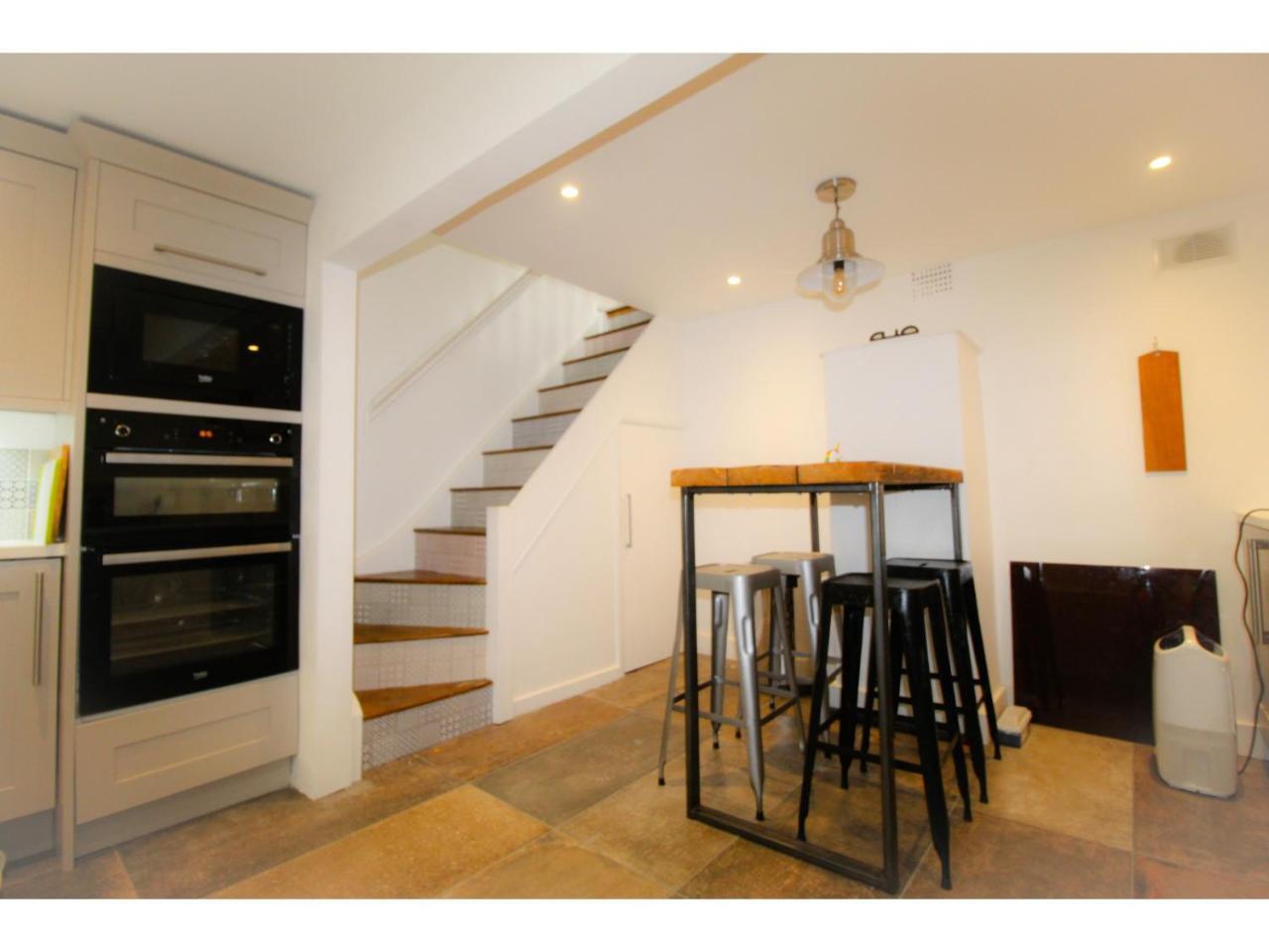 Terraced Kemptown House With A Balcony By The Sea