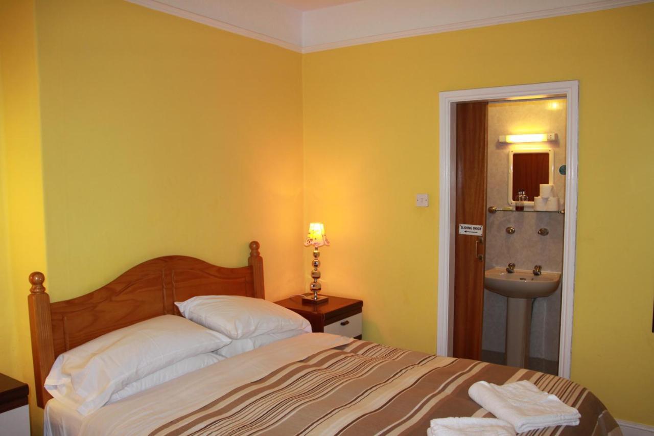 Ambassador Hotel 3*