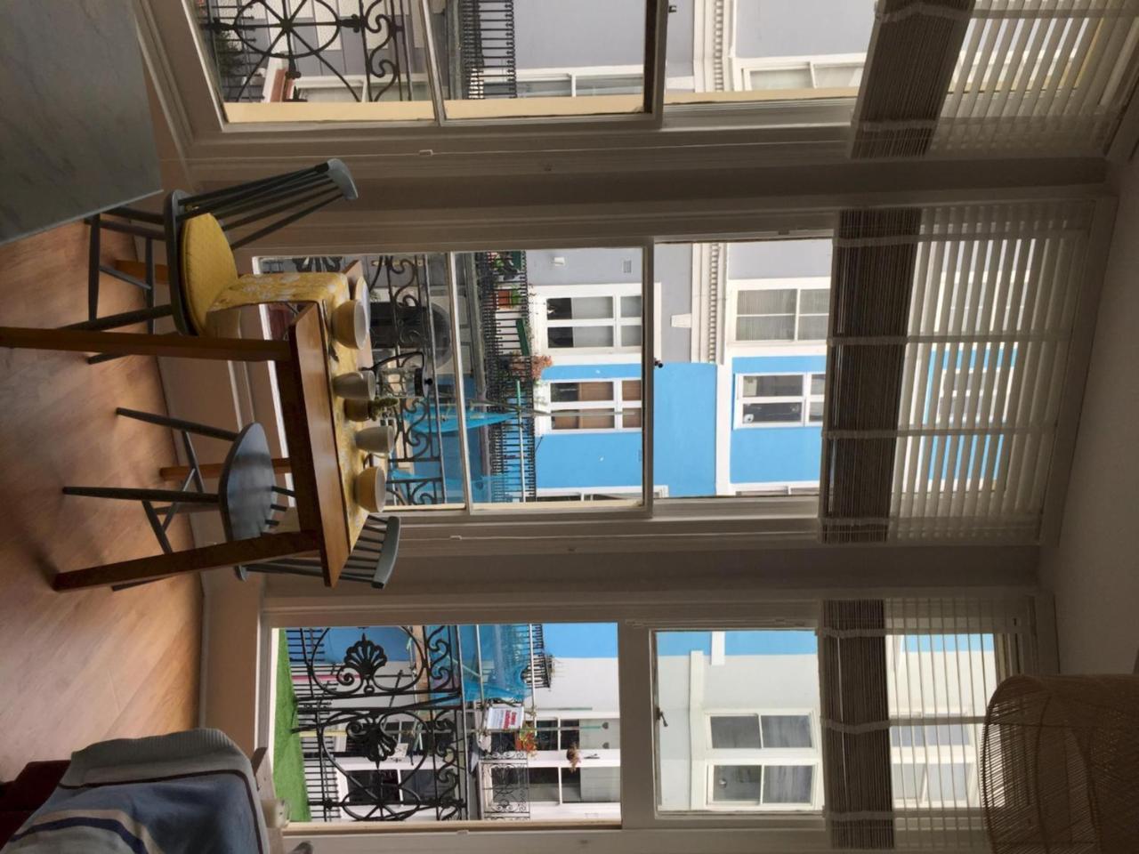 Striking Seaside One Bed Balcony Flat In Brighton