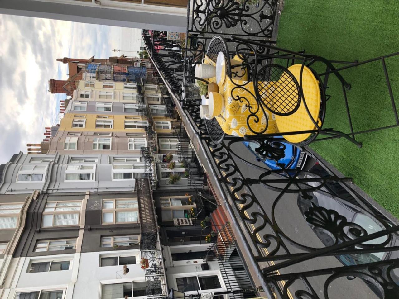 Striking Seaside One Bed Balcony Flat In * Brighton