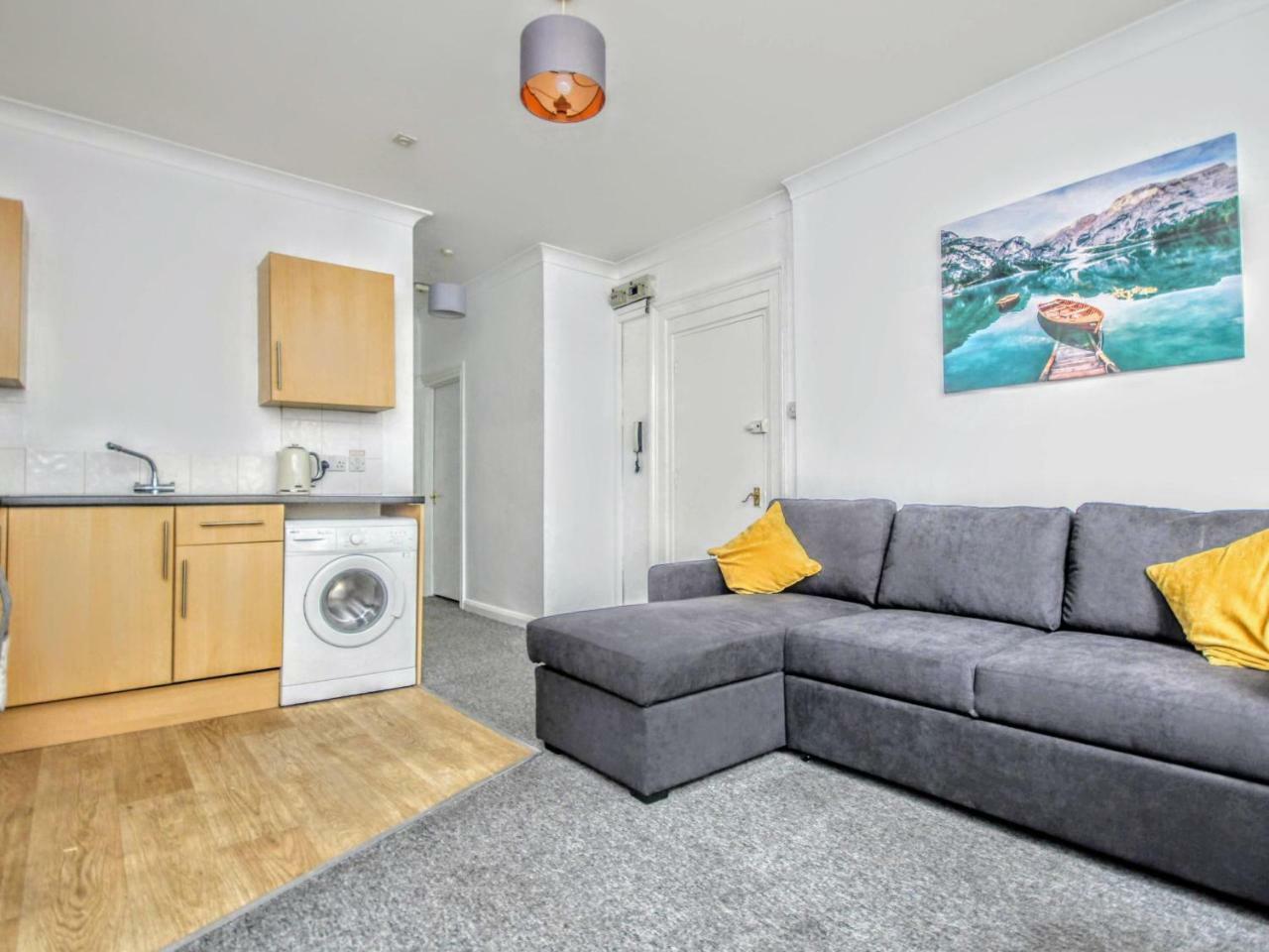 Apartment Queens Square Flat 1 *