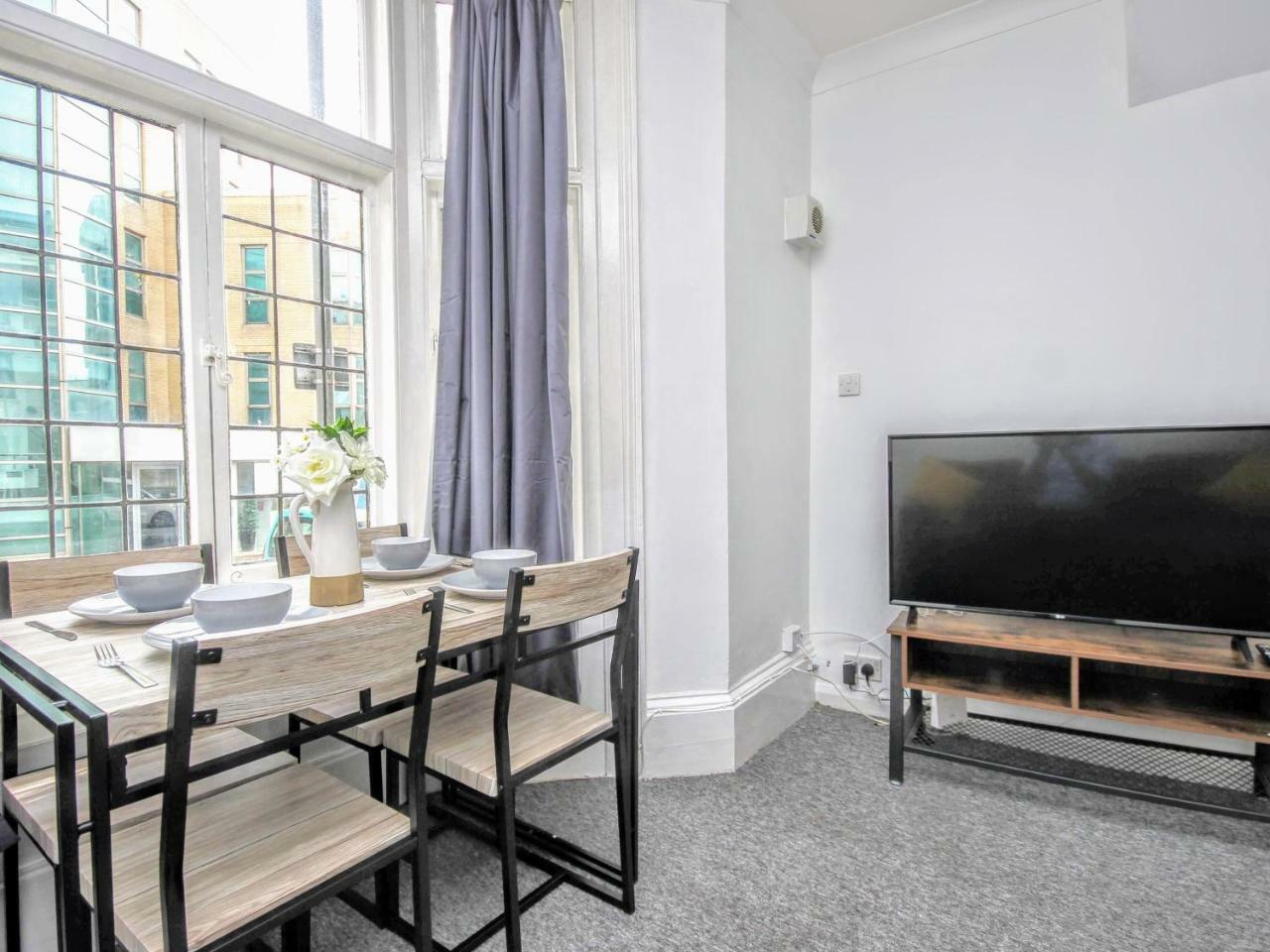 Queens Square Flat 1 * Brighton