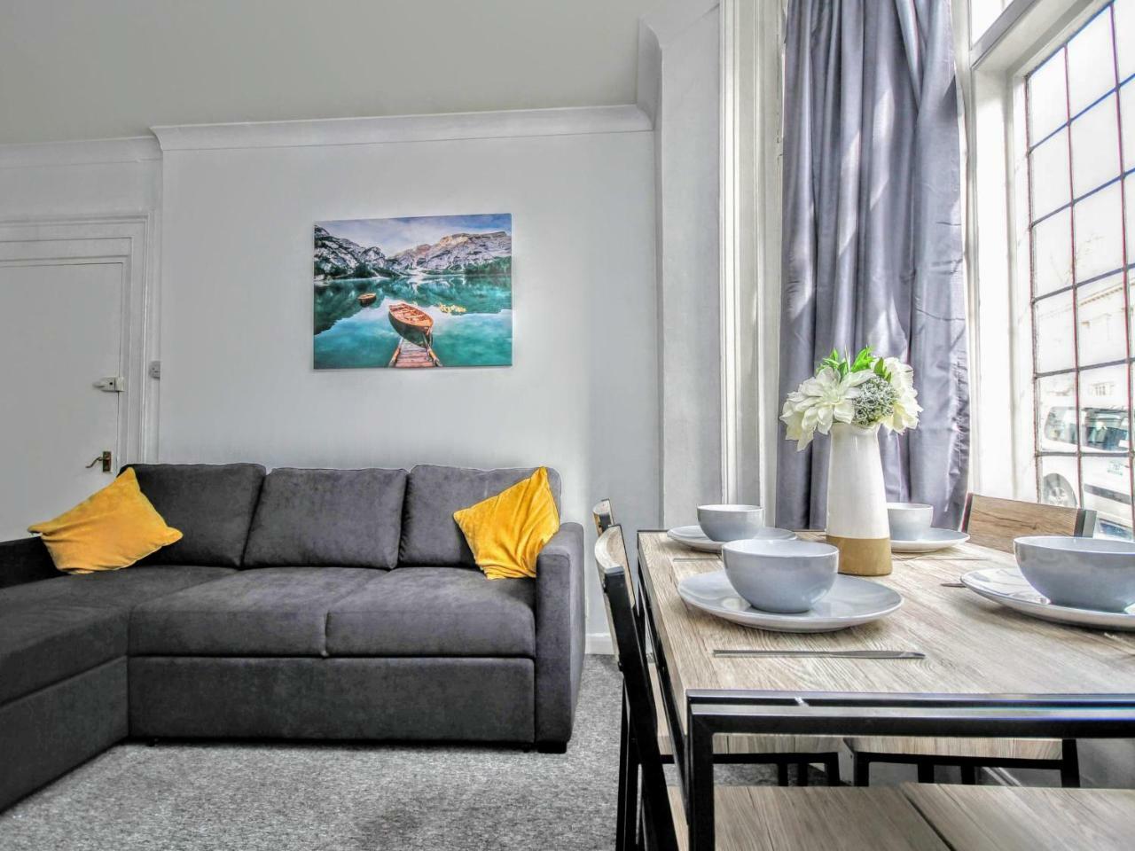 Apartment Queens Square Flat 1 *