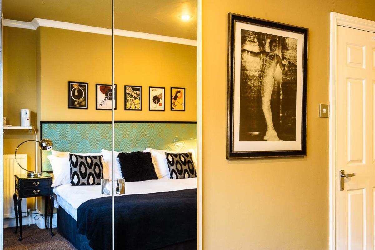 Bed & Breakfast Paskins Town House
