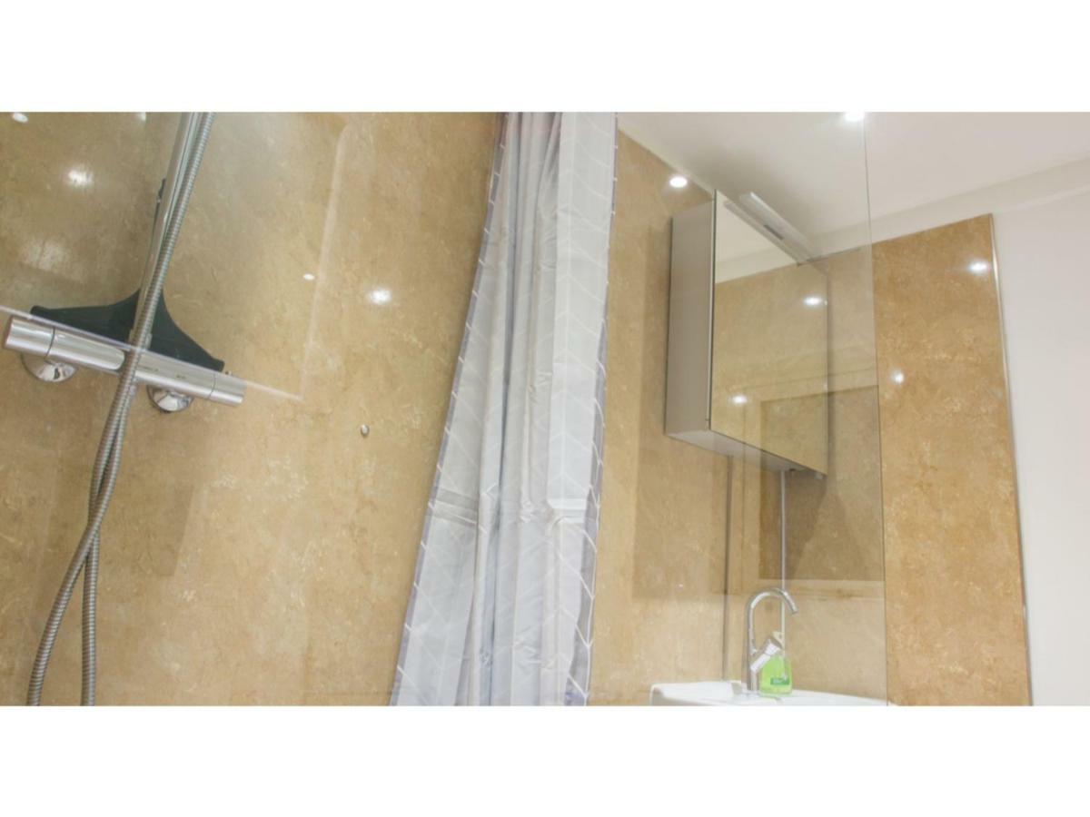 Elegant 1bdr W/private Garden In Vibrant Apartment *