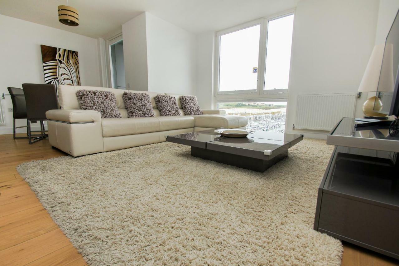 Orion Marina Sea View - Parking - By Lets Apartment