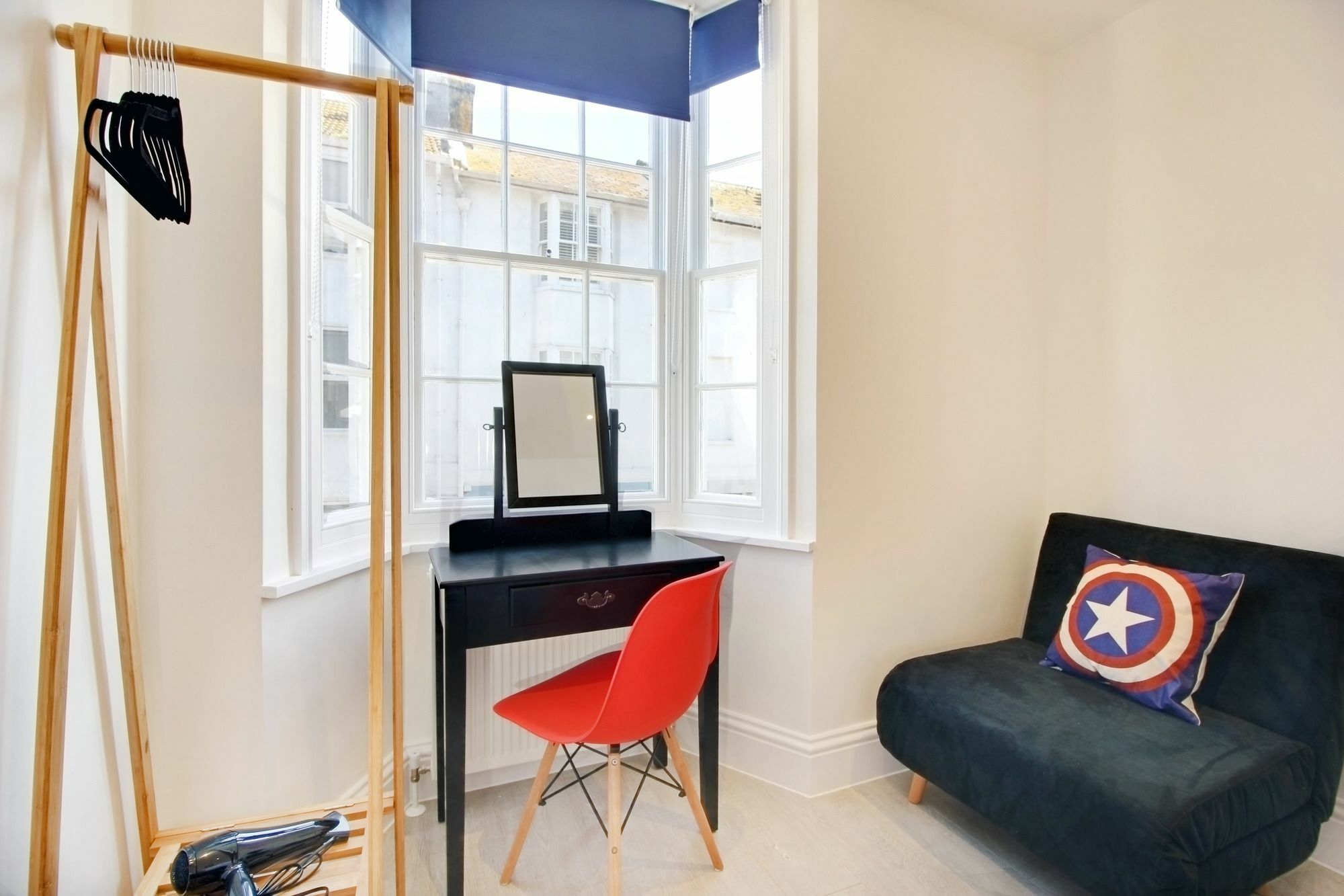 Getaways - Brighton's Big House Apartment