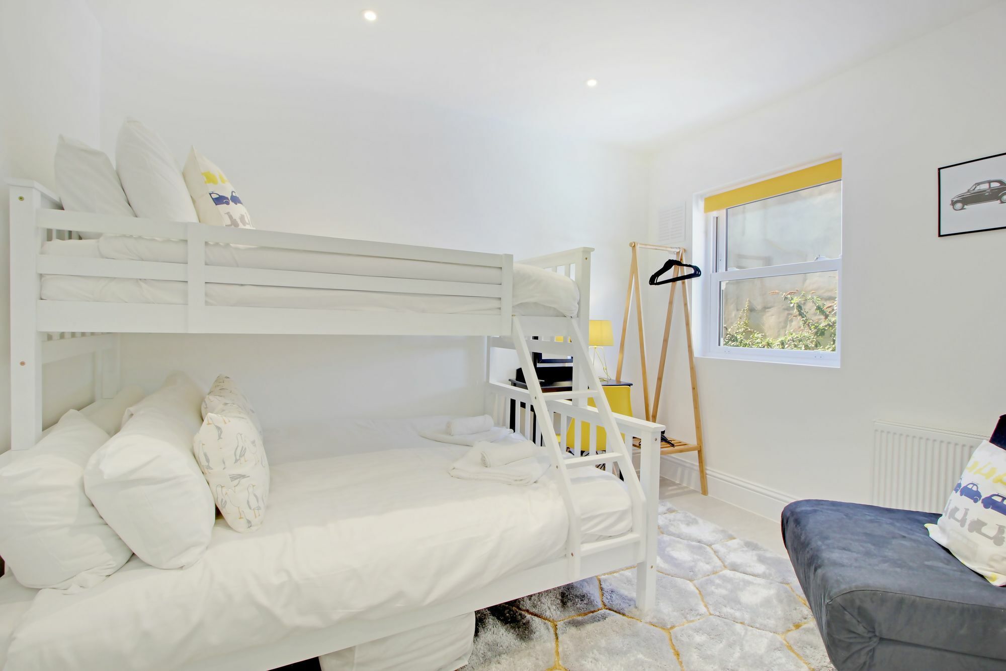 Getaways - Brighton's Big House Apartment
