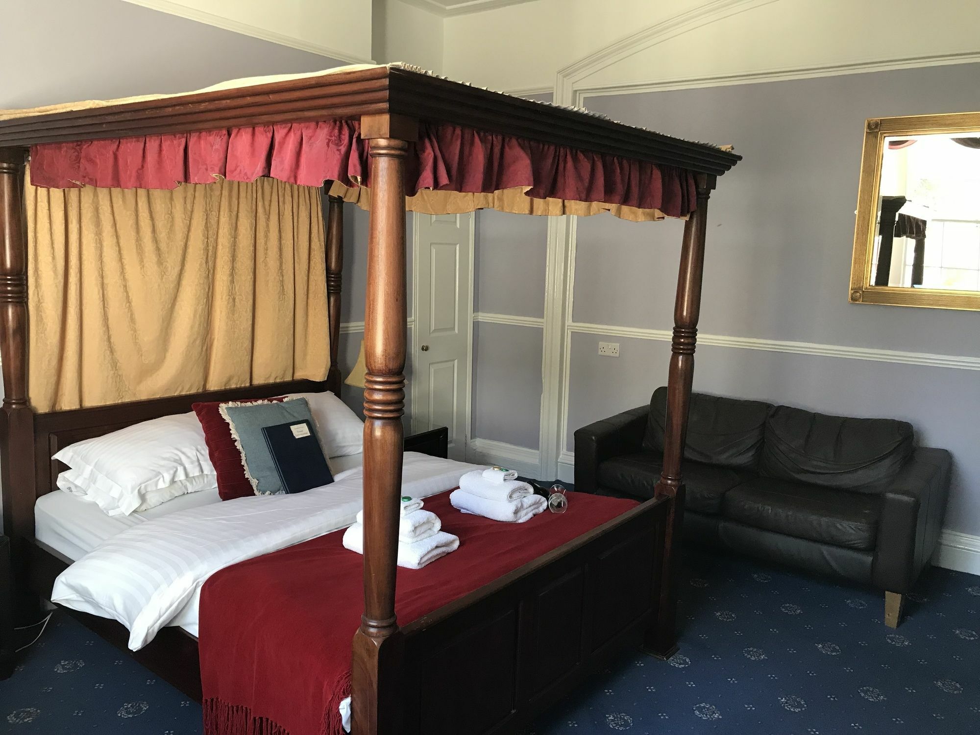 Kempfield House