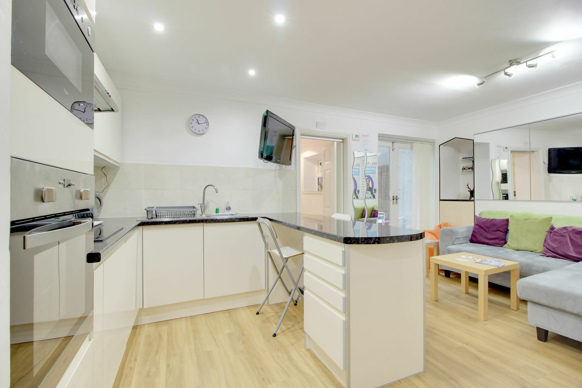 Getaways-seaside Patio Apartment *