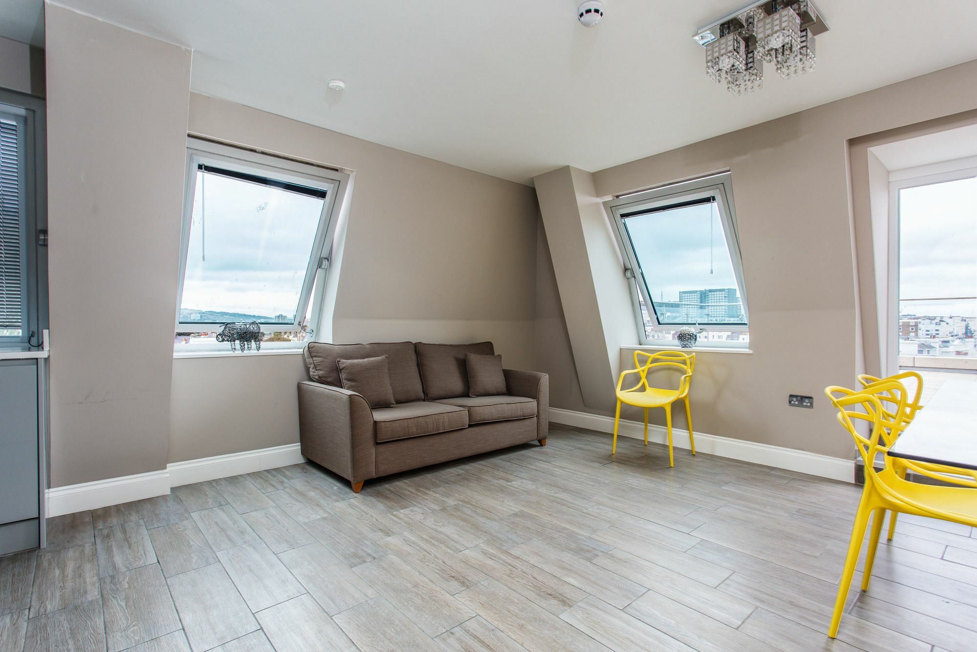 Brighton Beach Apartments *