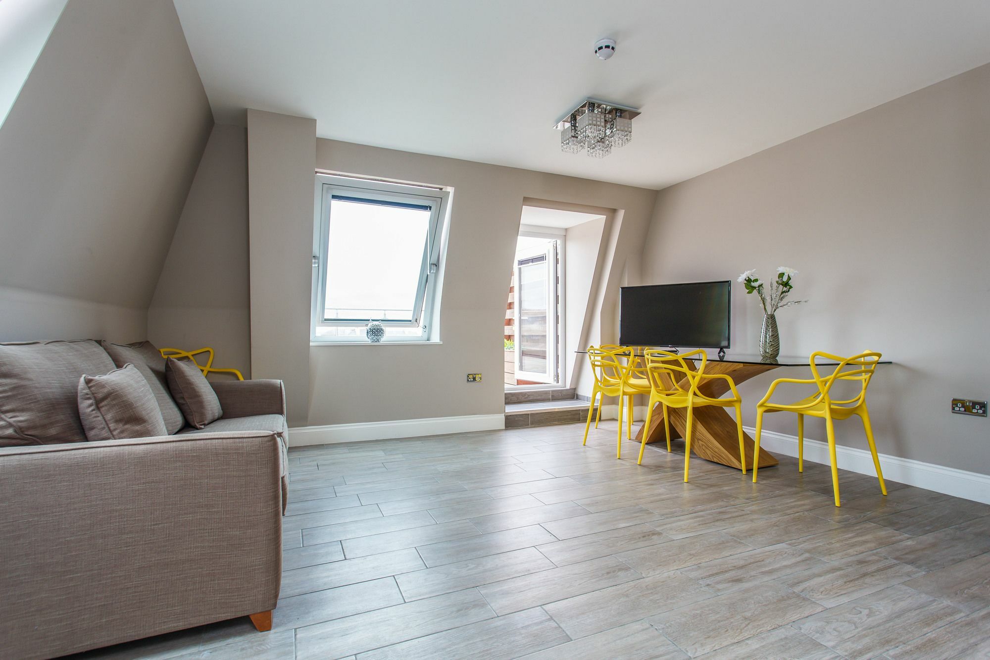 Brighton Beach Apartments *