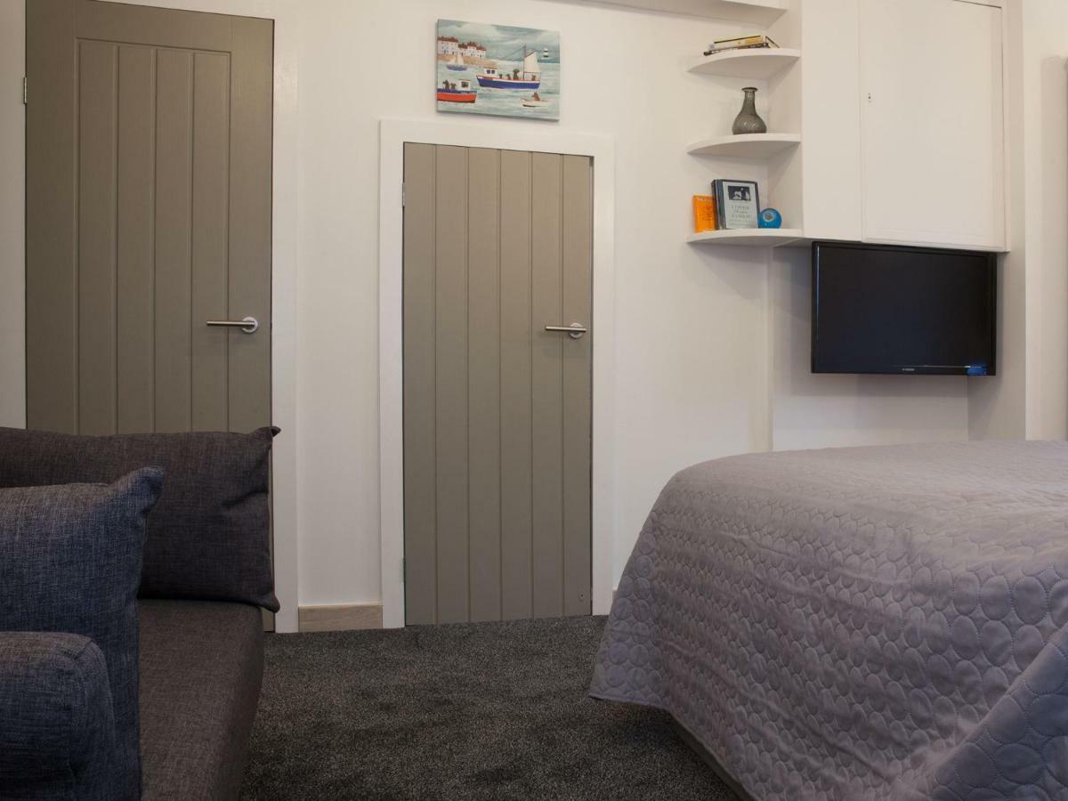 The @ 93 Bernard Rd Apartment *