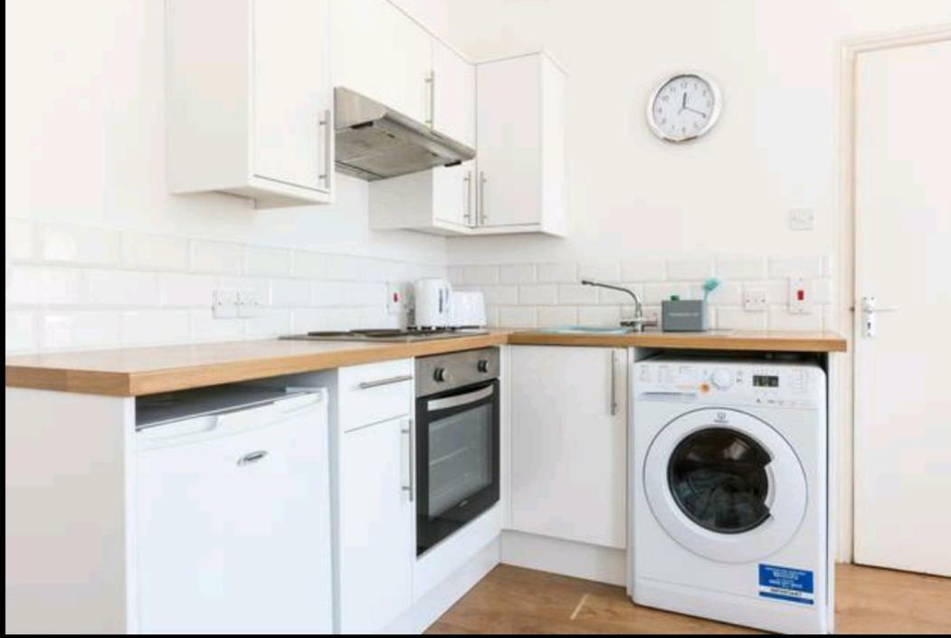 Stanford Avenue Apartment *