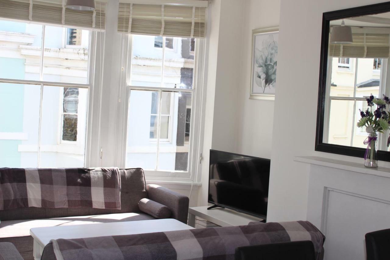 The 4 Apartment *