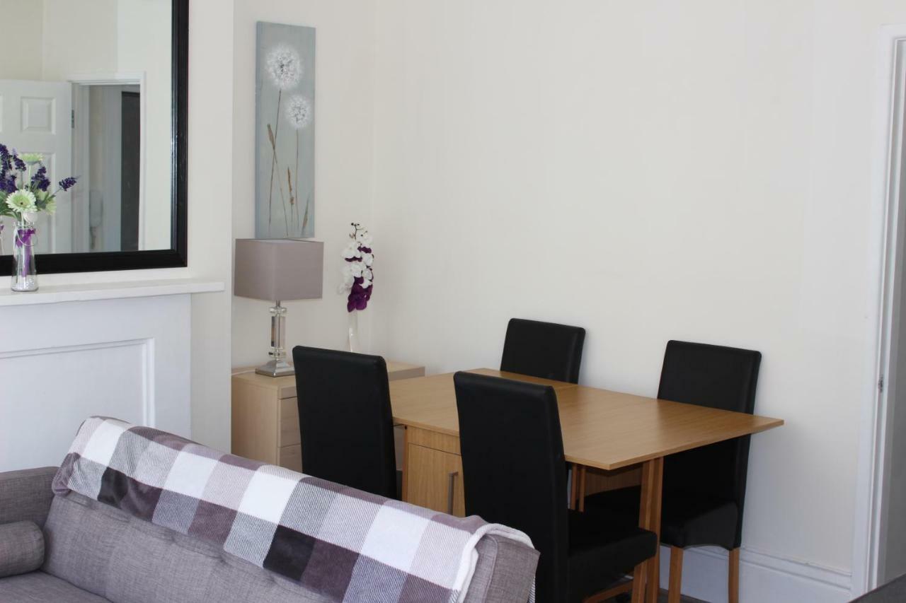The 4 Apartment *