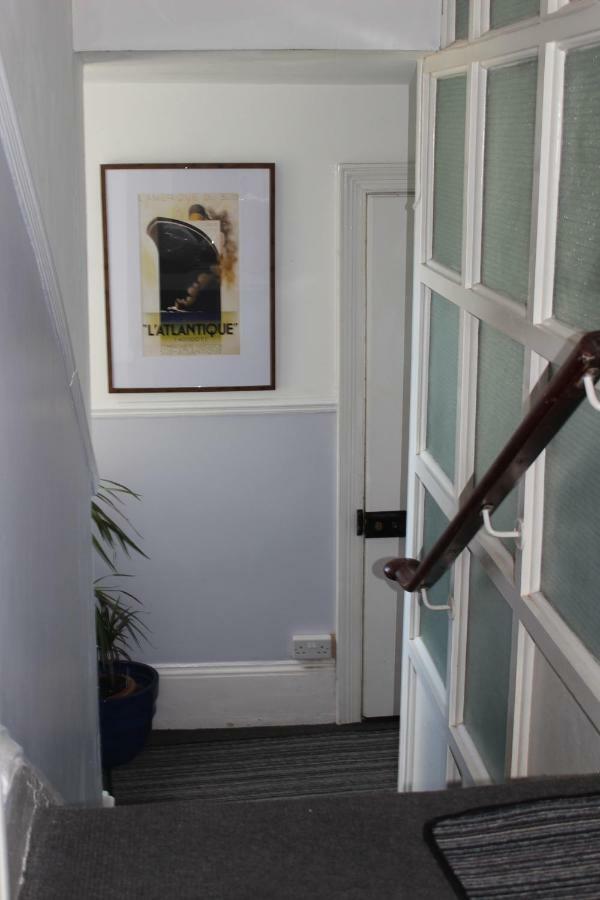 The 4 Apartment