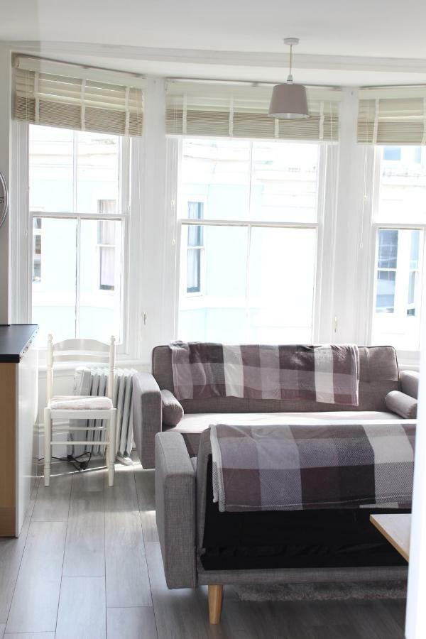 The 4 Apartment