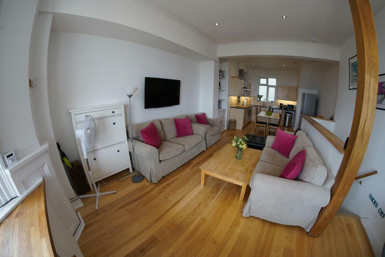 Apartment Seafront Duplex & Hot Tub *