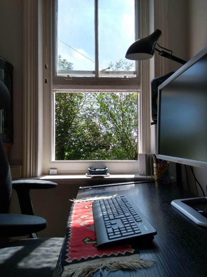 Stunning Retro In Central Apartment Brighton