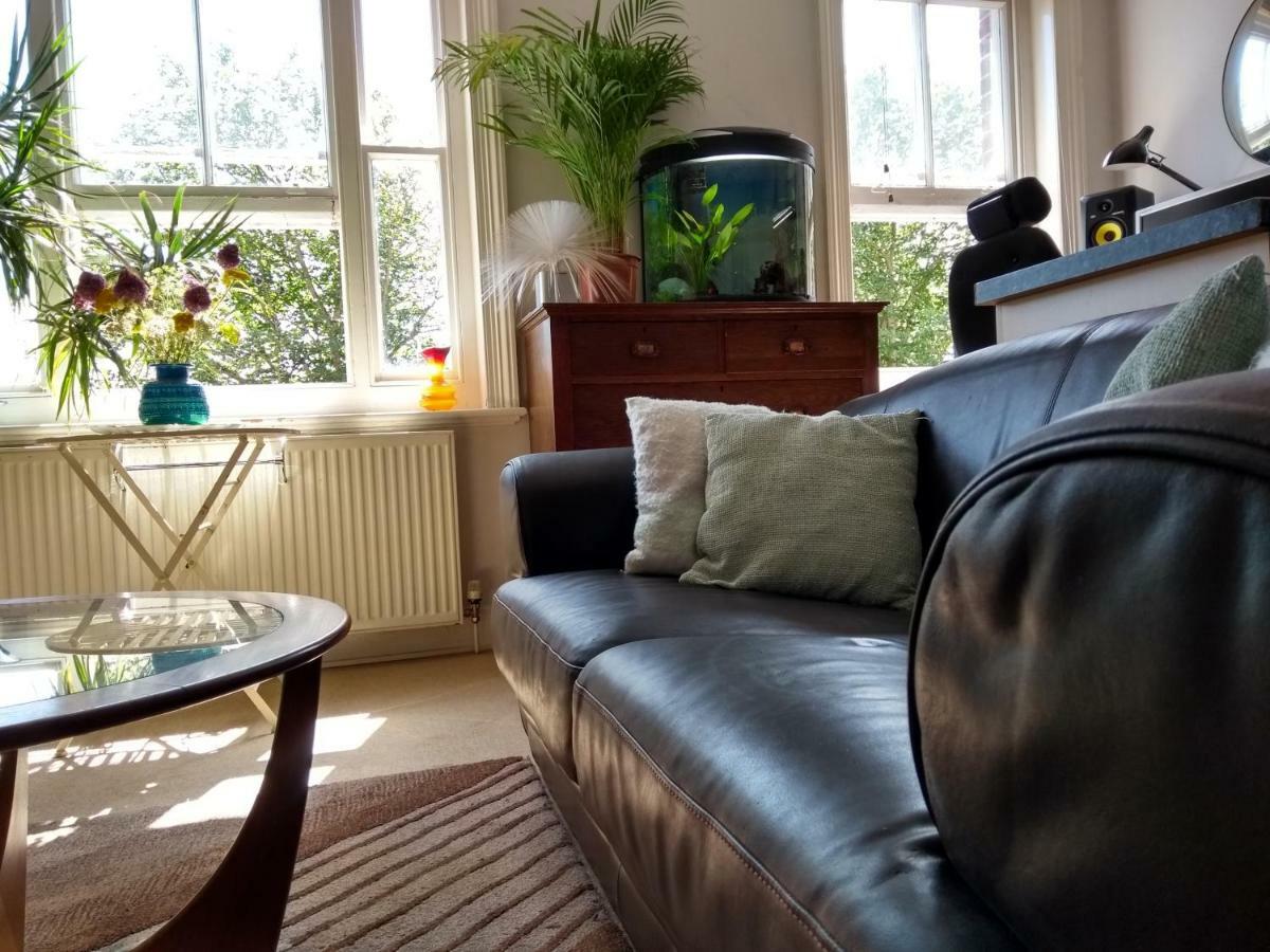 Stunning Retro In Central Apartment Brighton