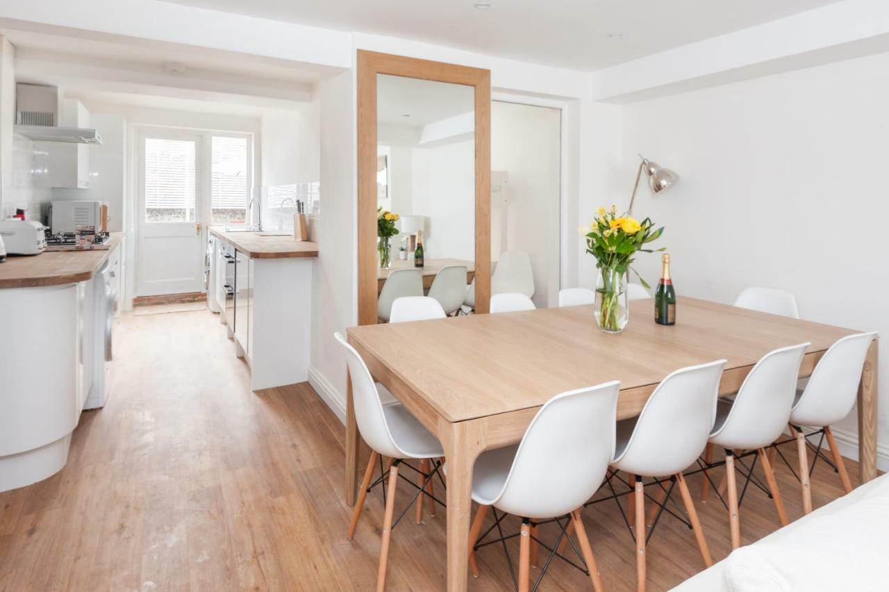 Sea Breeze With Parking By Myholidaylet Holiday home Brighton