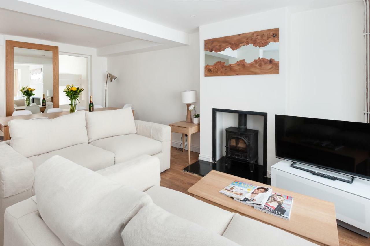 Sea Breeze With Parking By Myholidaylet Holiday home Brighton