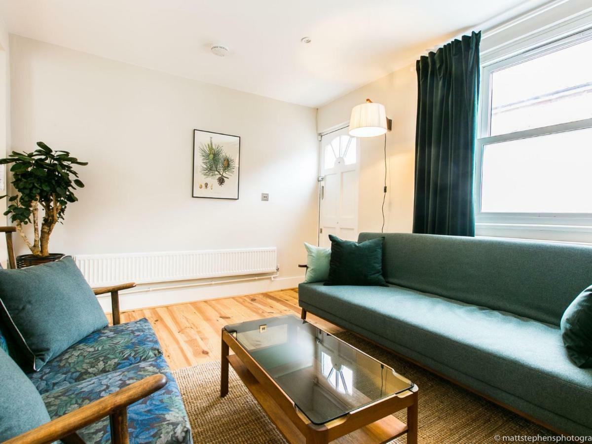 Exquisite 3bdr Botanical Oasis In *