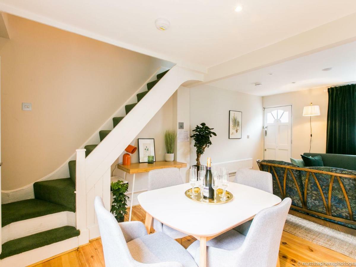 Exquisite 3bdr Botanical Oasis In