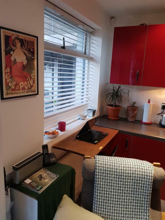 Apartment Bungalow With Parking, Near Preston Park