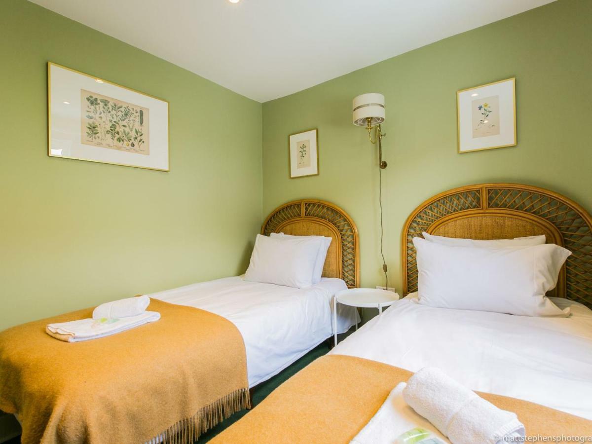 Exquisite 3bdr Botanical Oasis In Holiday home