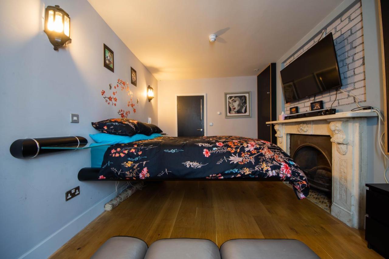 Funky By The Pier, 3 Bedrooms, Sleeps 10 Apartment *