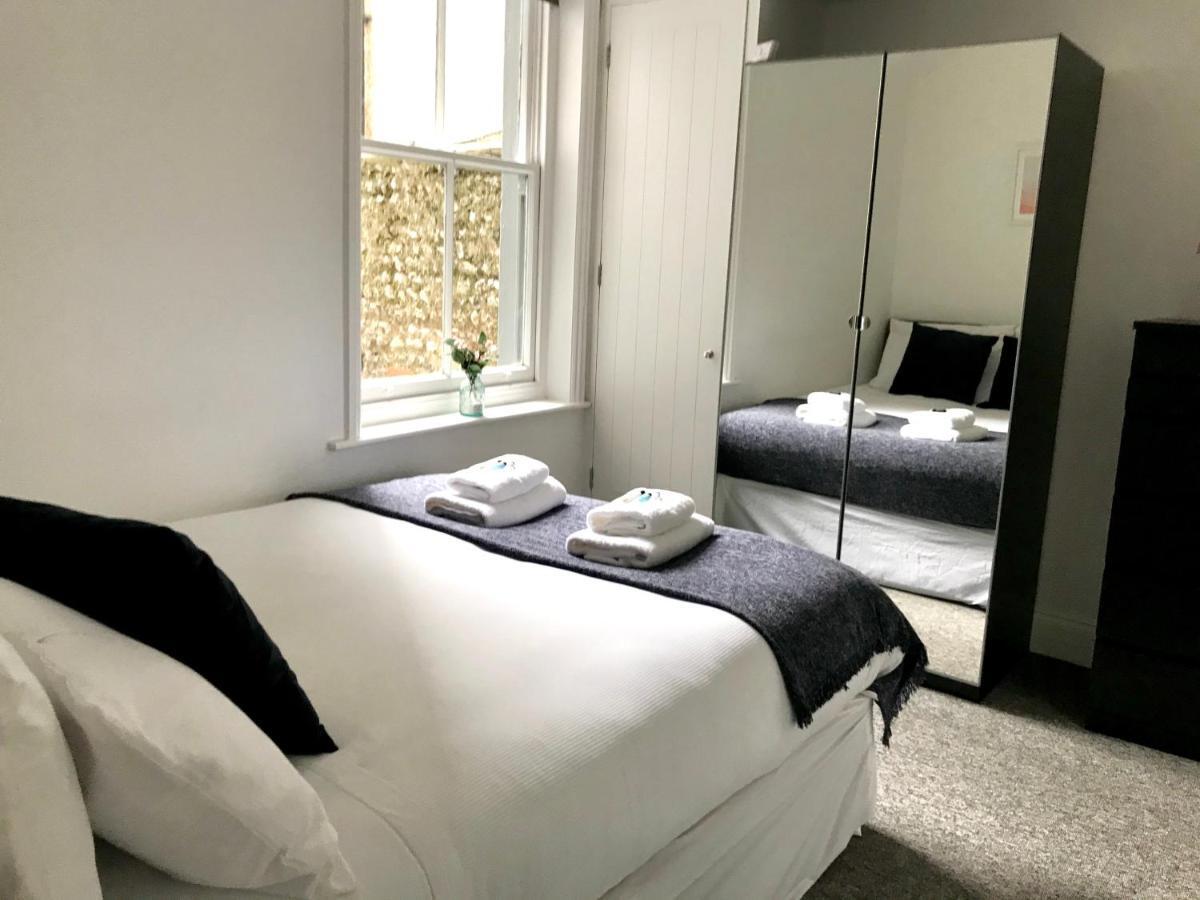 2 Bed 2 Bath & Terrace * Brighton