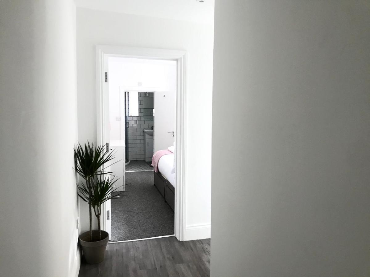 2 Bed 2 Bath & Terrace *
