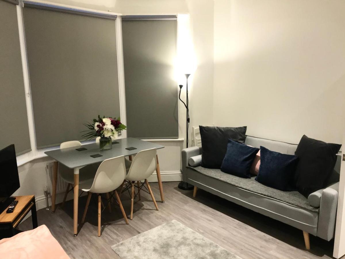 2 Bed 2 Bath & Terrace Holiday home Brighton